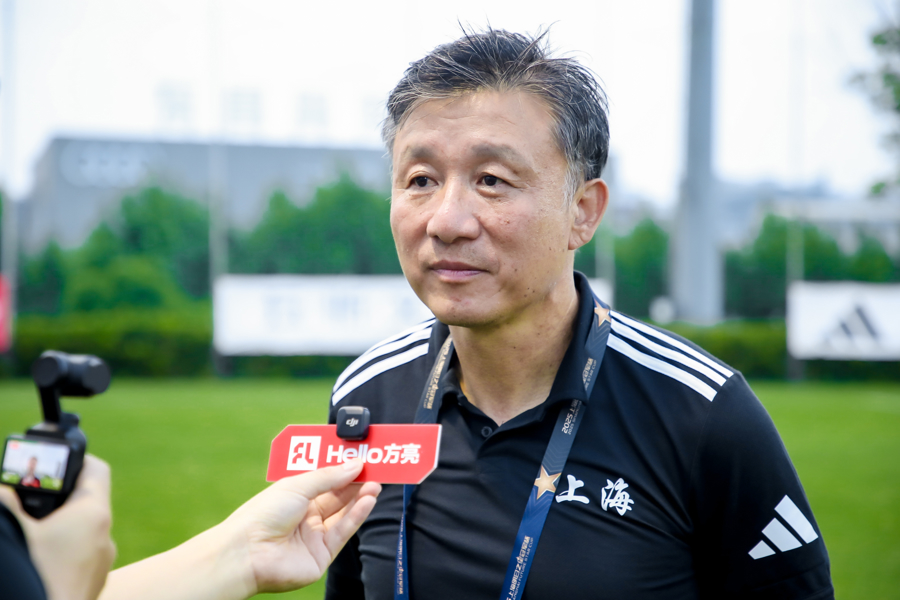 包含今晨体能课后，利物浦队长鼓劲备战荷甲，赛场秩序良好，资深球员宣示担当的词条