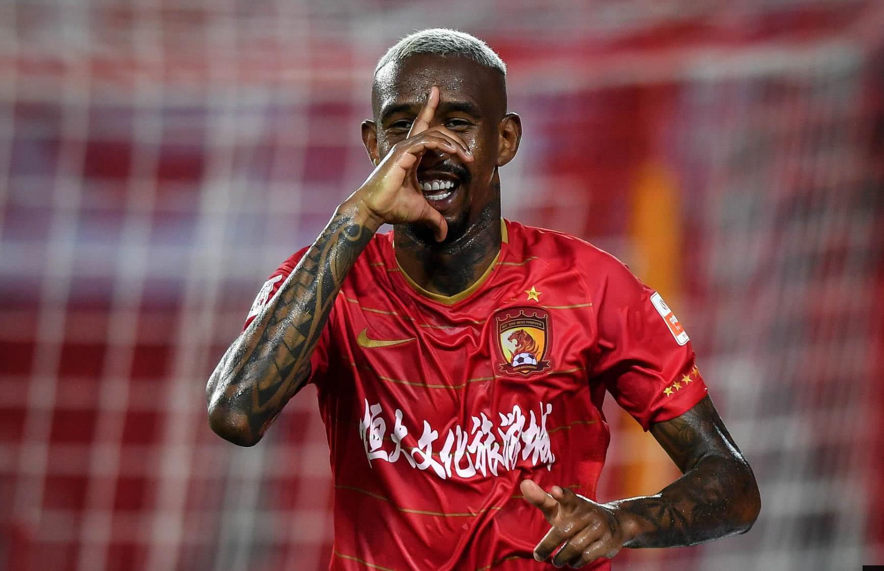 里昂训练开放日，冲刺阶段造点机会引欢呼，亚冠在即，细节决定成败的简单介绍