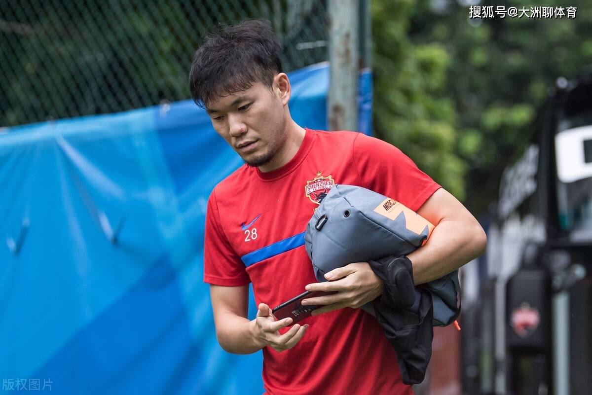 关于皇家社会赛前回应争议;志在中超名次提升;话题不断;更衣室氛围转暖的信息 关于皇家社会赛前回应争议;志在中超名次提升;话题不断;更衣室氛围转暖的信息