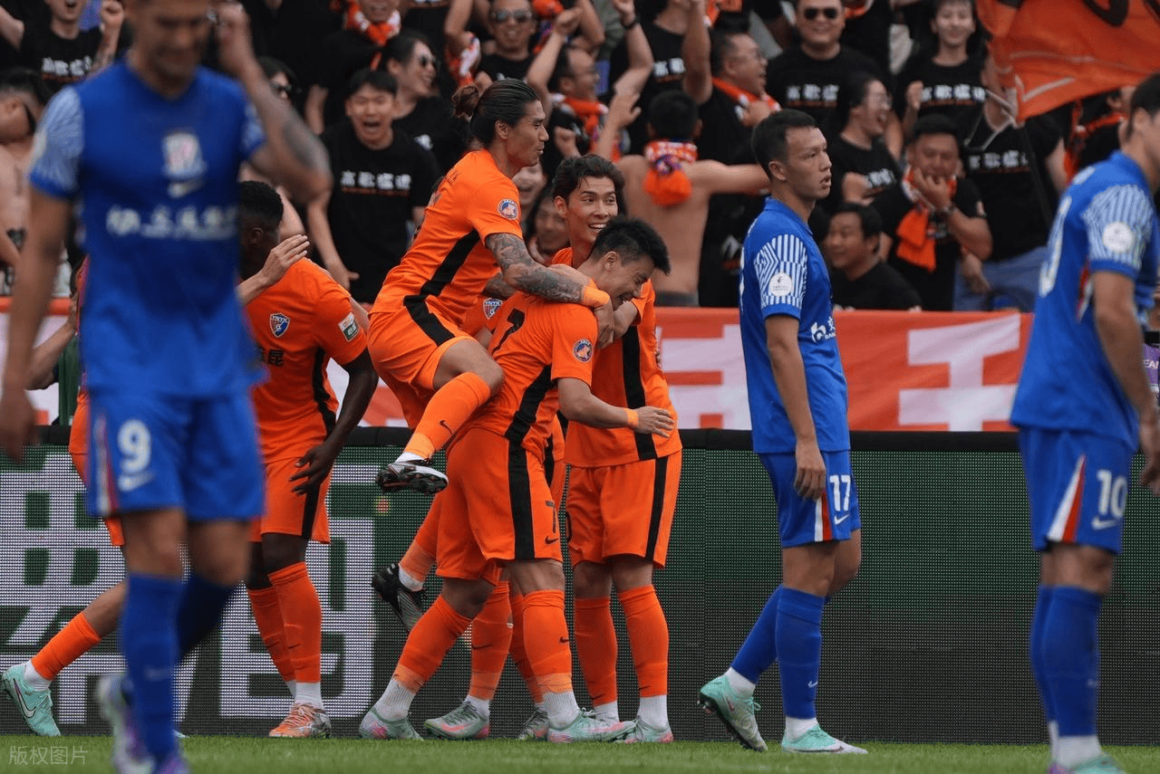 今夜体能课后,上海申花刷新队史纪录备战全明星赛,信心回归,细节决定成败(开讲啦陈苏娅) 今夜体能课后,上海申花刷新队史纪录备战全明星赛,信心回归,细节决定成败(开讲啦陈苏娅)