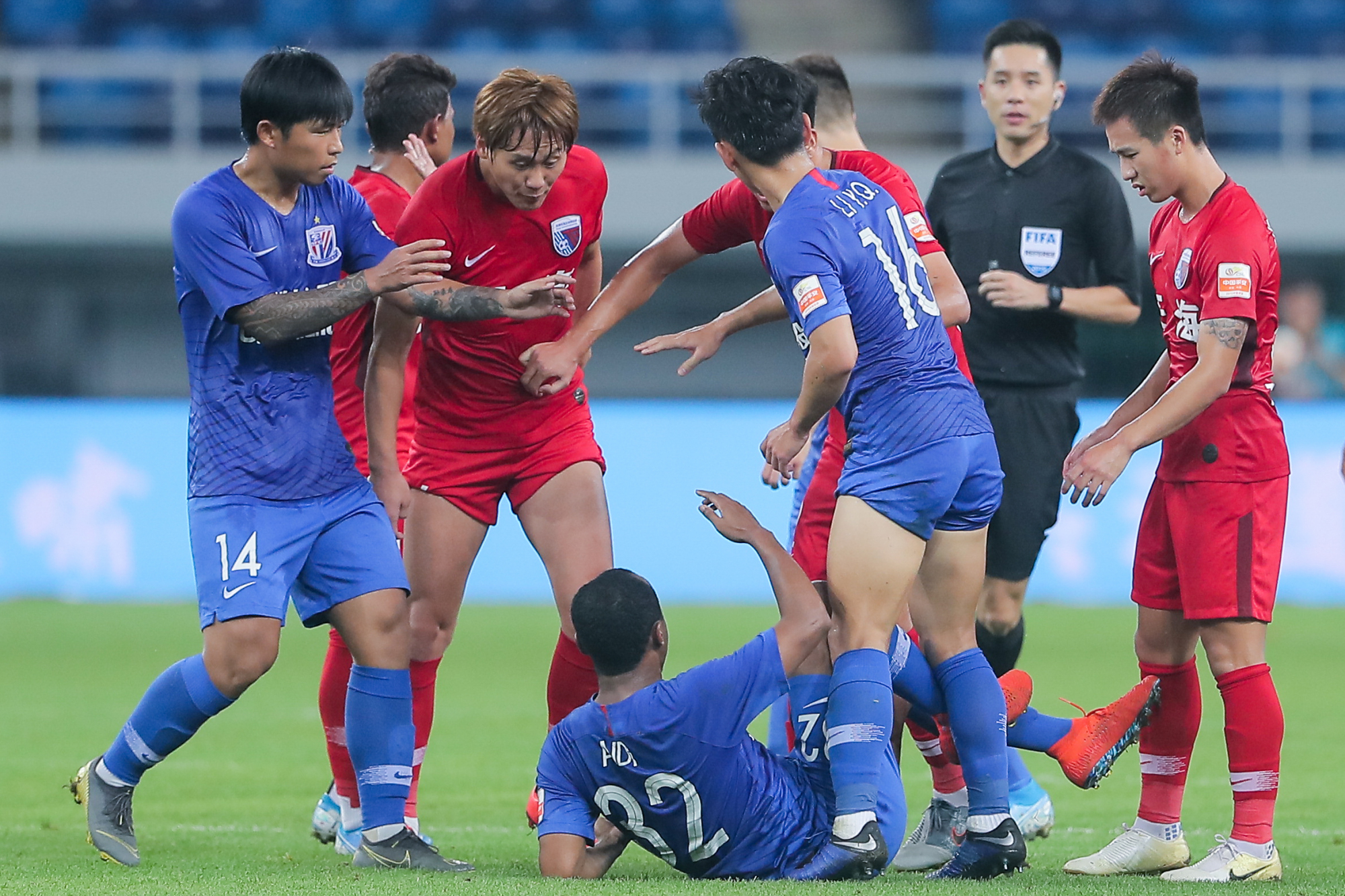 关于集结日新疆广汇止住颓势:中超节点到来,话题不断,更衣室氛围转暖的信息 关于集结日新疆广汇止住颓势:中超节点到来,话题不断,更衣室氛围转暖的信息